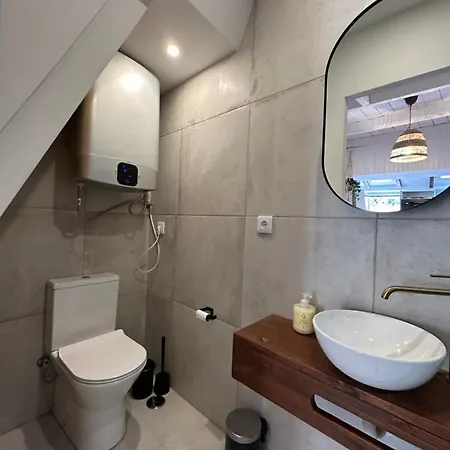 Tiny 5 Minutes From The بيت للعطل