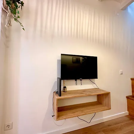 Tiny 5 Minutes From The