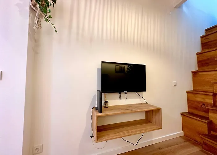 Tiny 5 Minutes From The